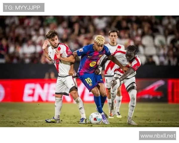 巴萨与瓦伦西亚激战整场回顾球迷热情高涨精彩瞬间不容错过 巴萨与瓦伦西亚激战整场回顾球迷热情高涨精彩瞬间不容错过